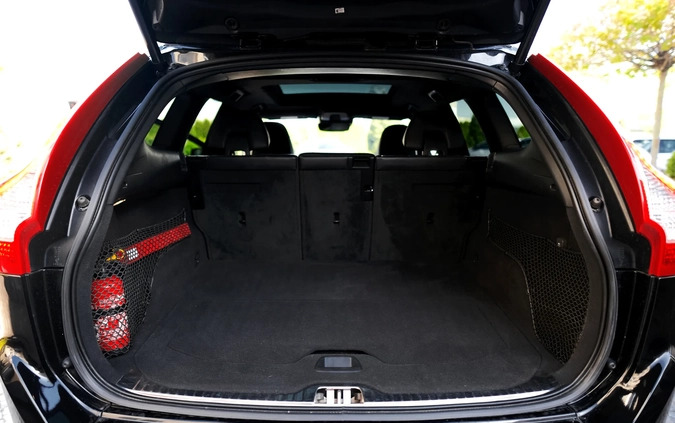 Volvo XC 60 cena 99900 przebieg: 173000, rok produkcji 2016 z Białystok małe 631